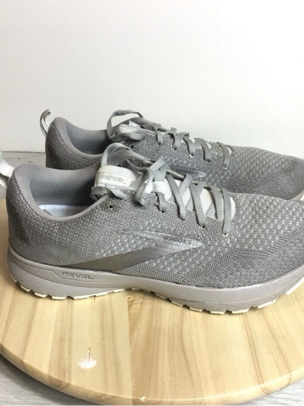 Brooks Revel 4 Energize/Neutral Size 9.5 Women’s Athletic Shoes Sneakers